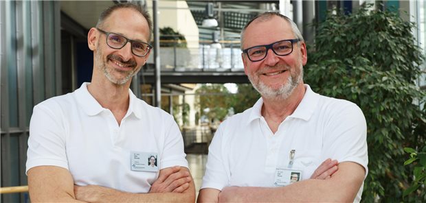 Die beiden neuen Chefärzte der Klinik für Orthopädie und Unfallchirurgie im Caritas-Krankenhaus Bad Mergentheim Dr. Dirk Herold (links) und Dr. Ralf Throm.